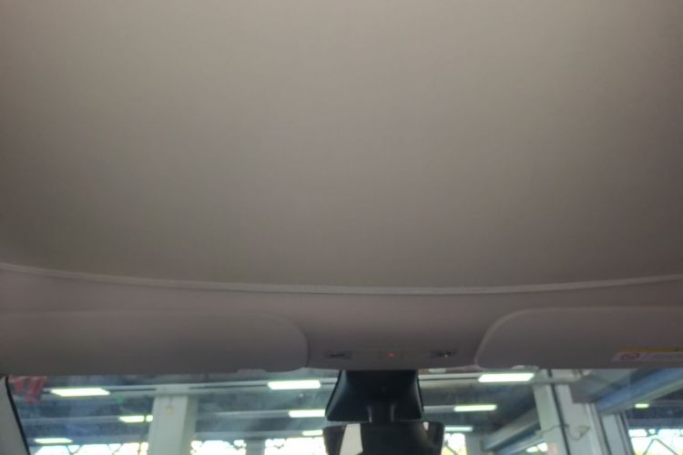Tesla Model Y 2023 car image #18