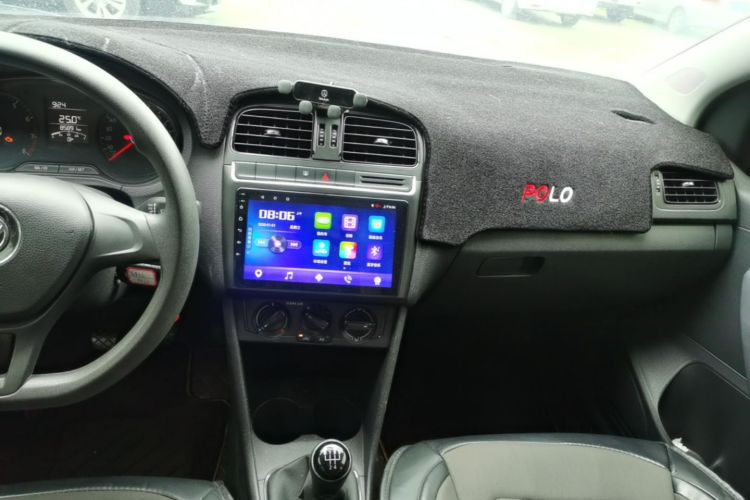Volkswagen Polo 2016 car image #13