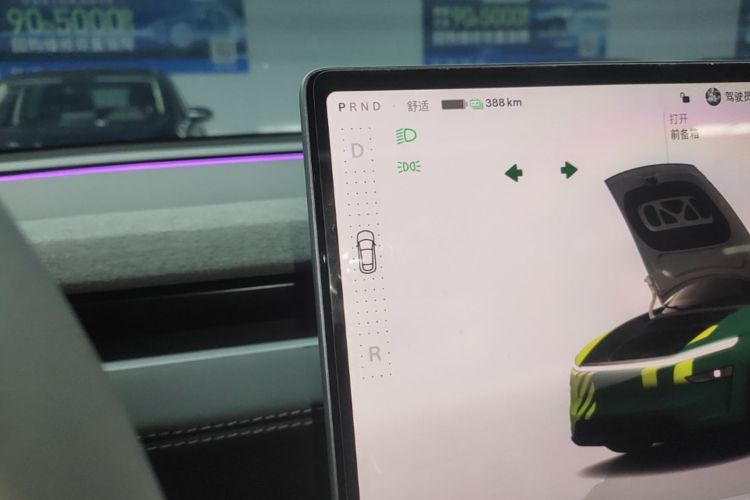 Tesla Model Y 2025 #18 Tesla Model Y 2025 immagine di auto #18