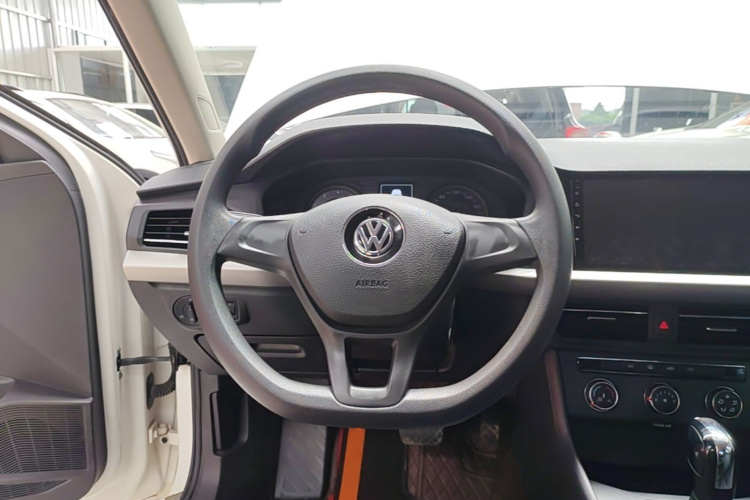 Volkswagen Lavida 2018 car image #11