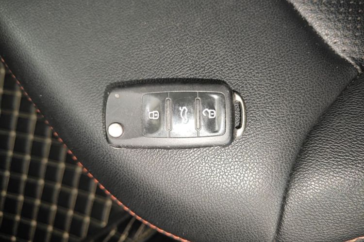 Volkswagen Polo 2016 car image #9