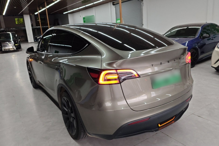 Tesla Model Y 2022 immagine di auto #5