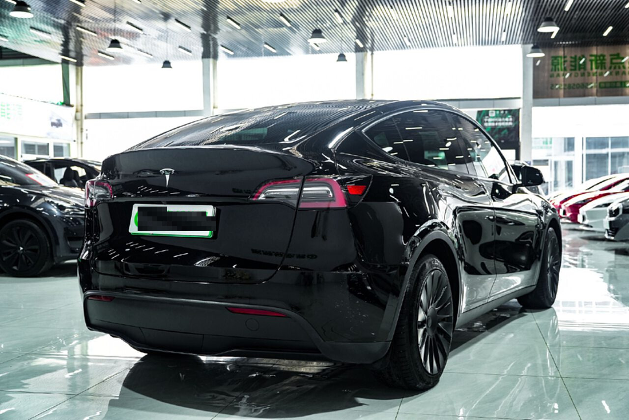 Tesla Model Y 2023 car image #5