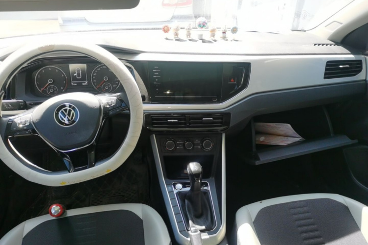 Volkswagen Polo 2022 car image #10