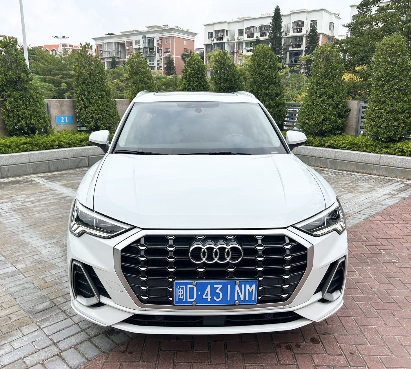 Audi Q3 2022 car image #2