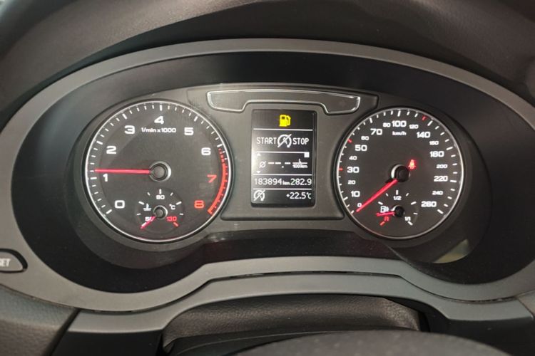 Audi Q3 2016 car image #12