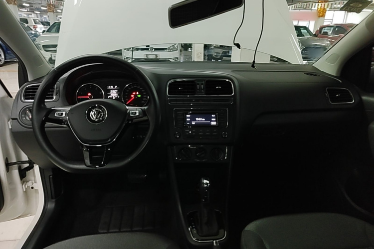Volkswagen Polo 2017 car image #10