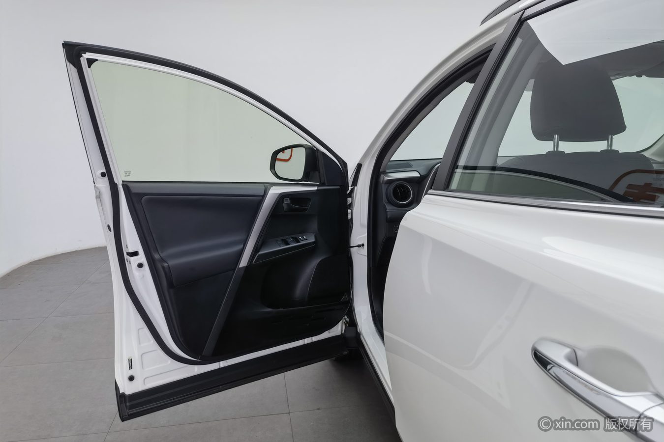 Toyota RAV4 2019 изображение автомобиля #8