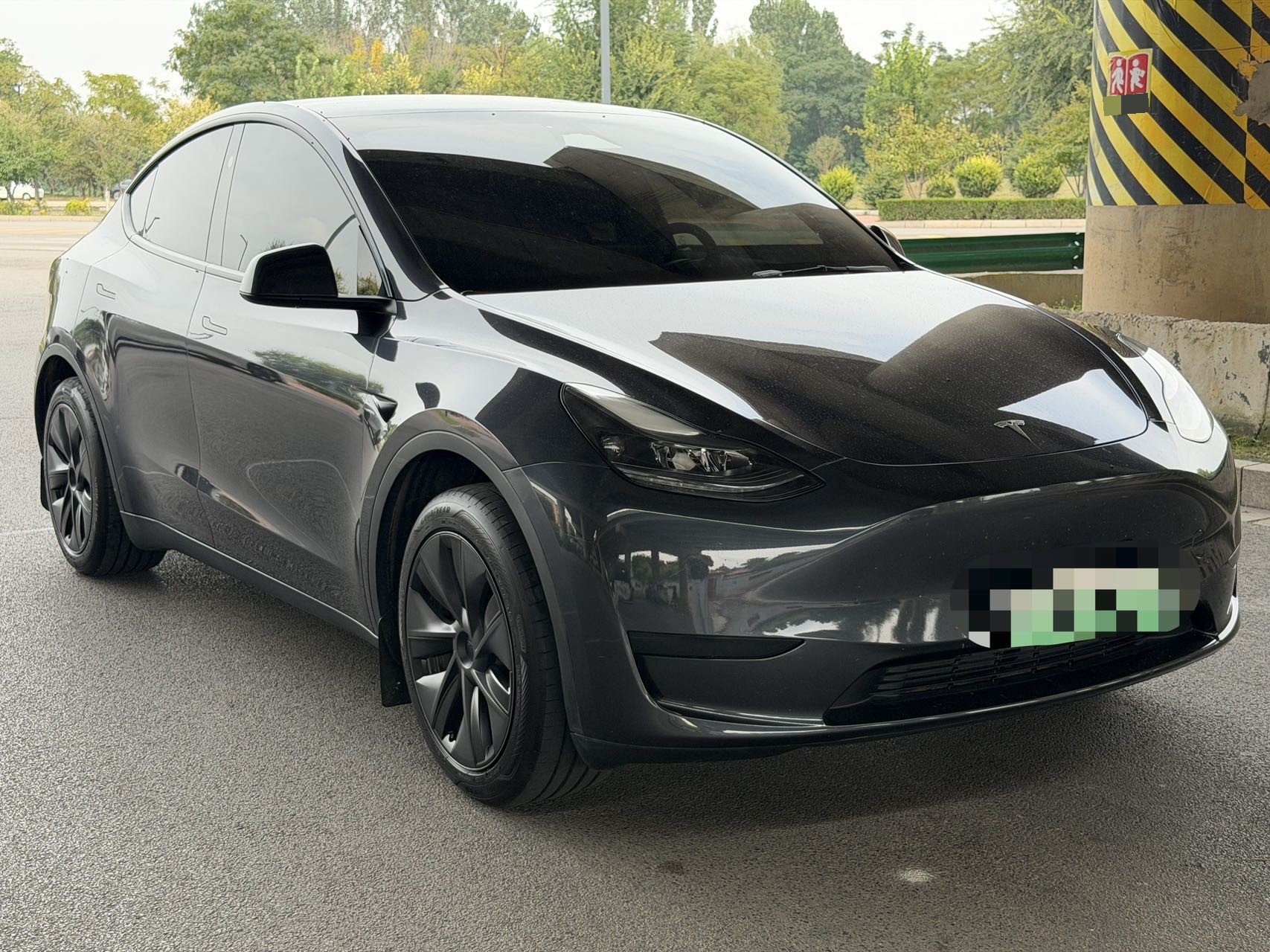 Tesla Model Y 2025 #8 Tesla Model Y 2025 car image #8