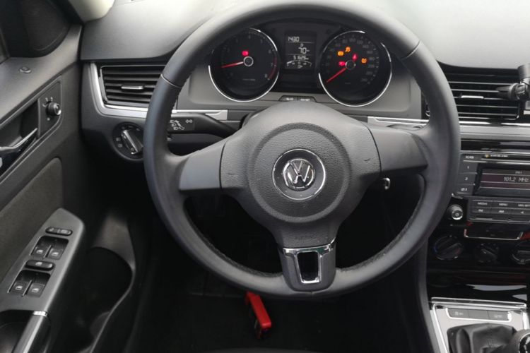 Volkswagen Bora 2015 car image #11