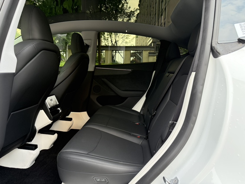 Tesla Model Y 2025 #6 Tesla Model Y 2025 car image #6