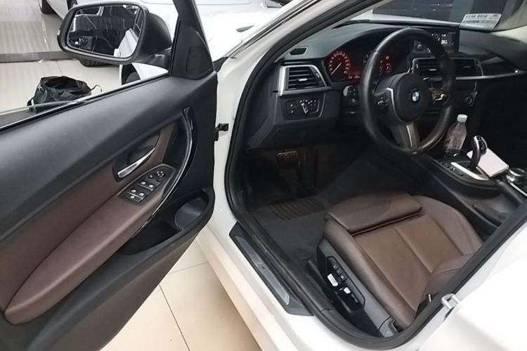 BMW 3 Series 2019 #16 BMW 3 Series 2019 car image #16
