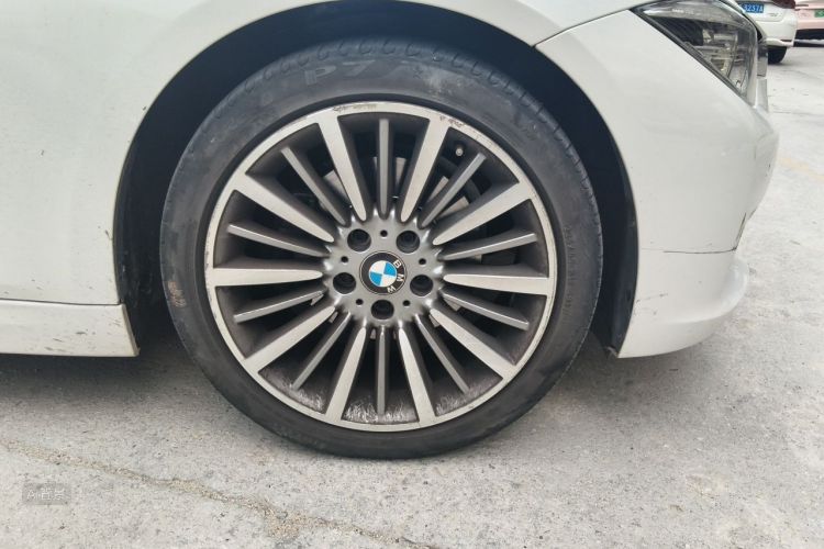 BMW 3 Series 2019 car image #9
