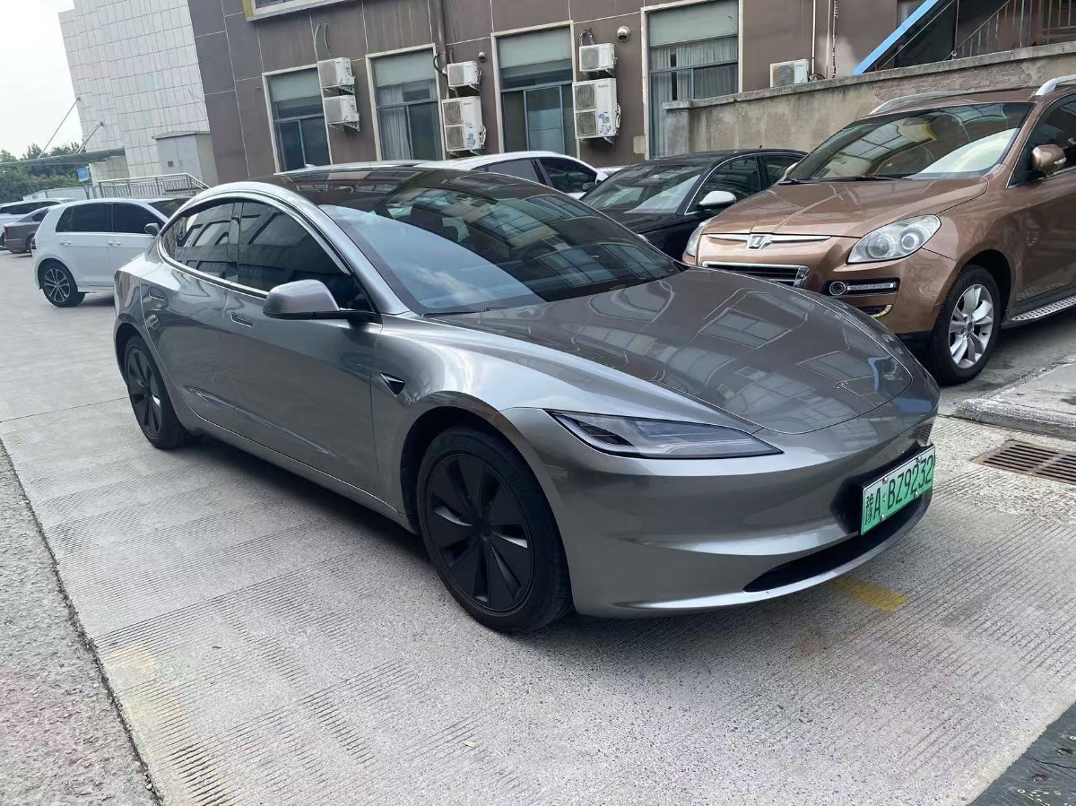 Tesla Model 3 2025 car image #3
