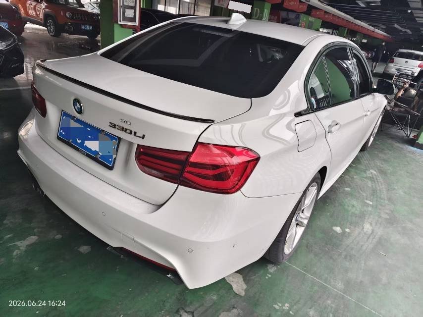 BMW 3 Series 2018 car image #2