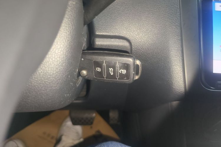 Volkswagen Polo 2016 car image #9