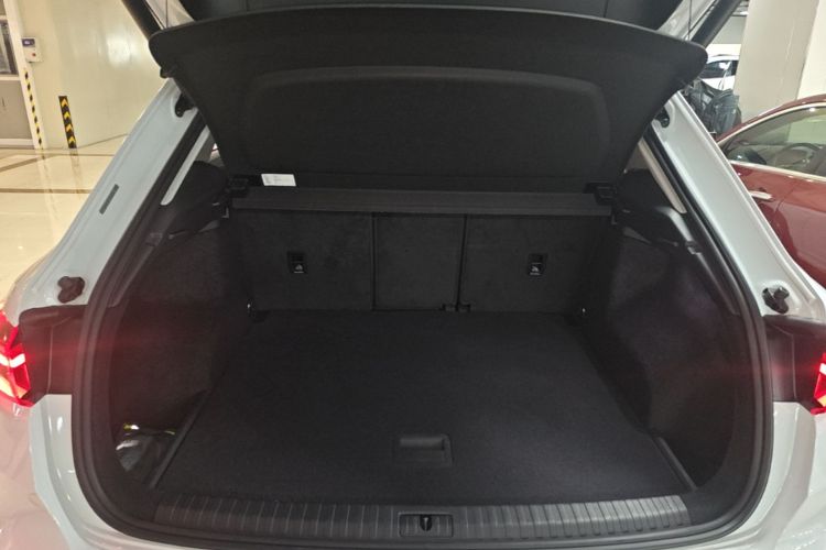 Audi Q3 2021 car image #19