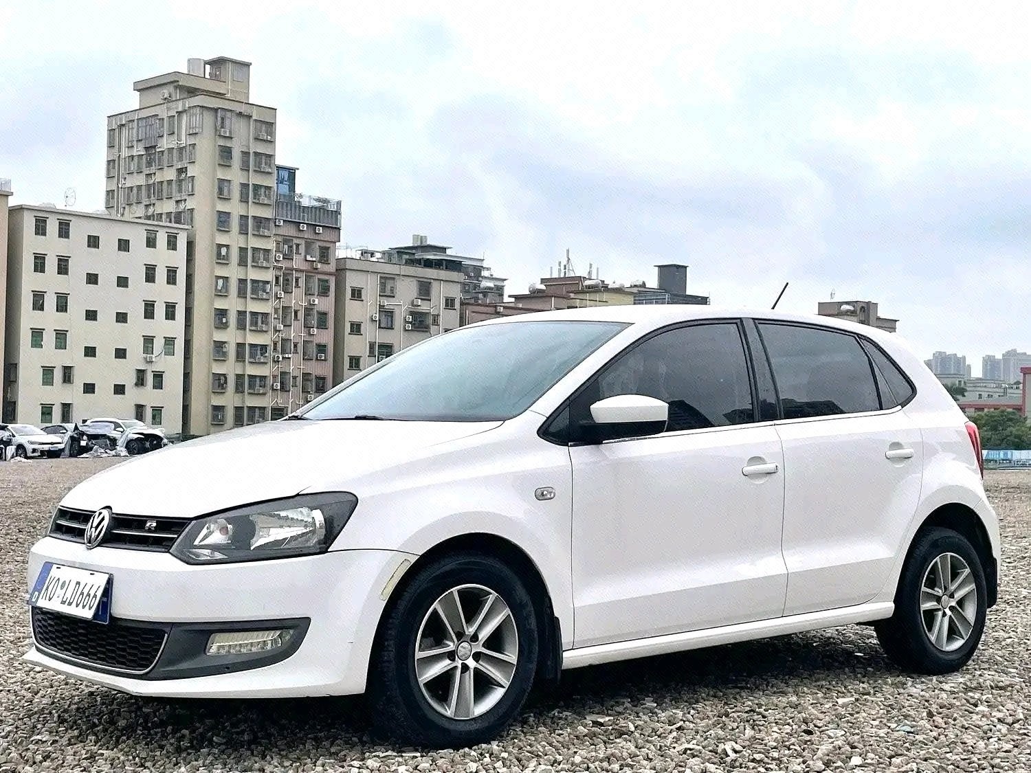 Volkswagen Polo 2013 Volkswagen Polo 2013 car image