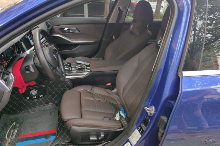 BMW 3 Series 2019 car image #17