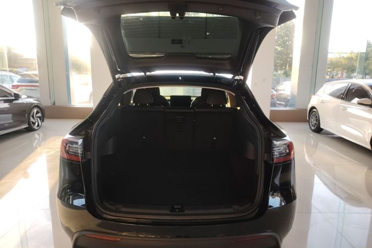 Tesla Model Y 2023 #19 Tesla Model Y 2023 car image #19