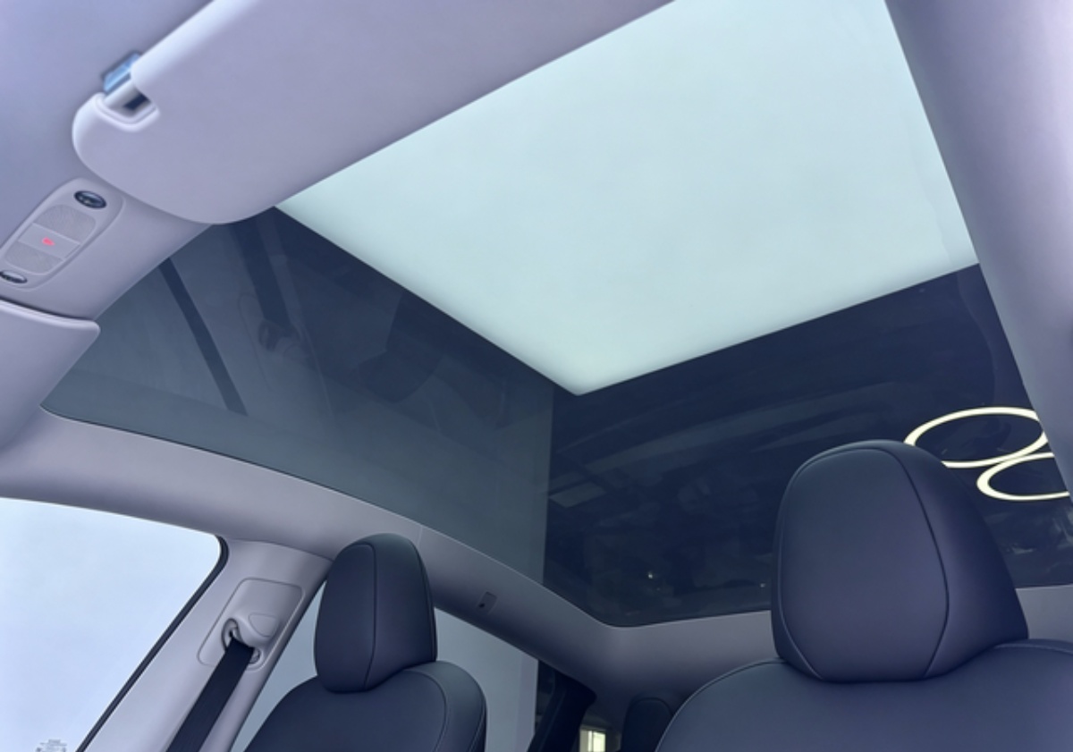 Tesla Model Y 2023 car image #9