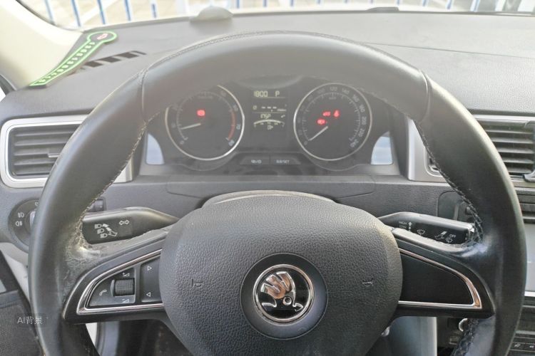 Skoda Rapid 2014 #13 Skoda Rapid 2014 image de voiture #13