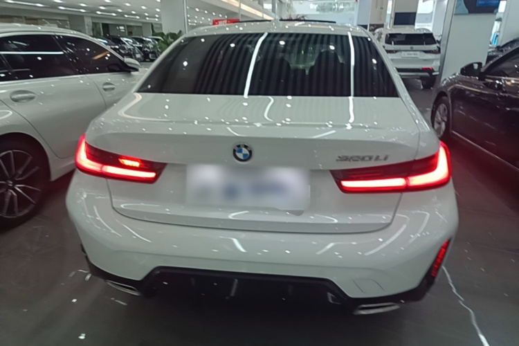 BMW 3 Series 2023 #4 BMW 3 Series 2023 صورة سيارة #4