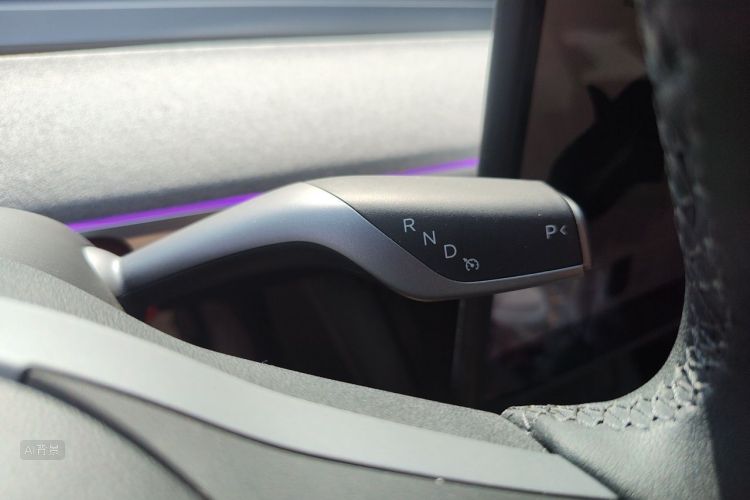 Tesla Model Y 2024 car image #16