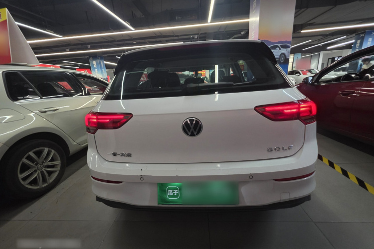 Volkswagen Golf 2023 car image #4