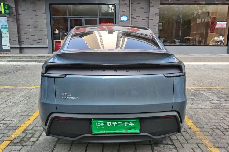 Tesla Model Y 2025 #6 Tesla Model Y 2025 car image #6