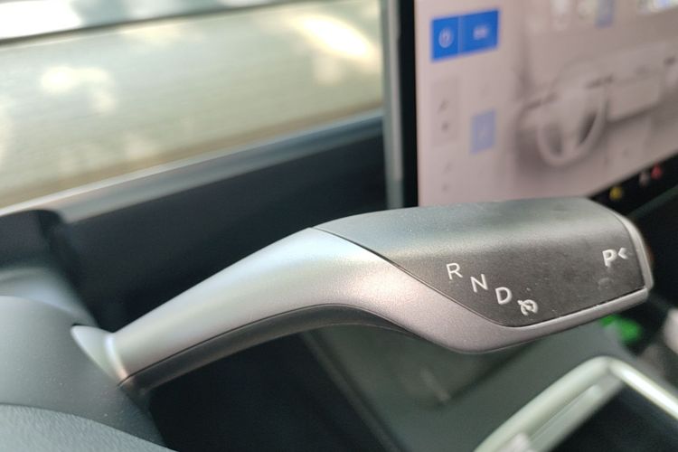 Tesla Model Y 2022 car image #14