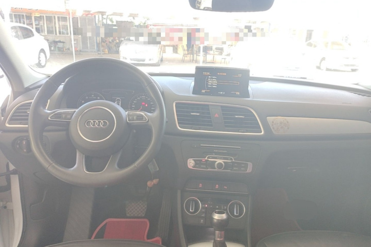 Audi Q3 2018 car image #10