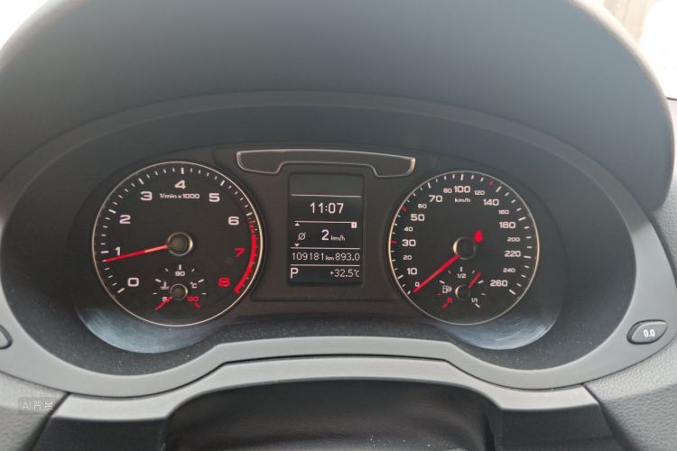 Audi Q3 2019 car image #13