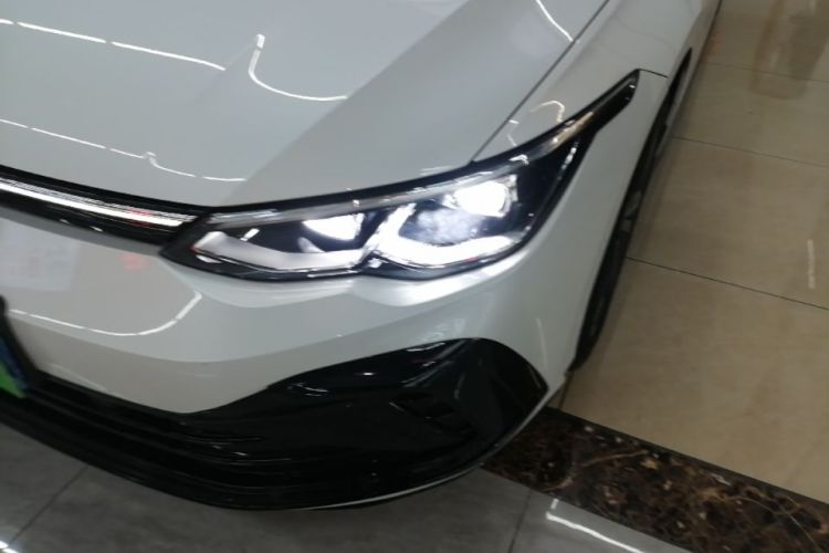 Volkswagen Golf 2022 car image #19