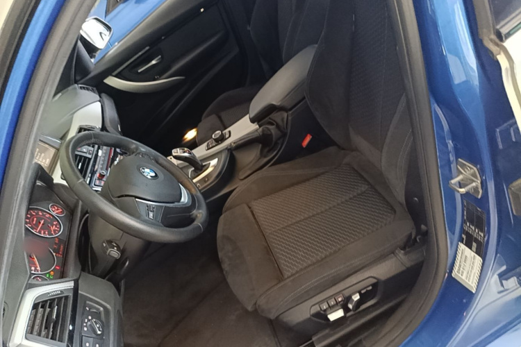 BMW 3 Series 2017 car image #19