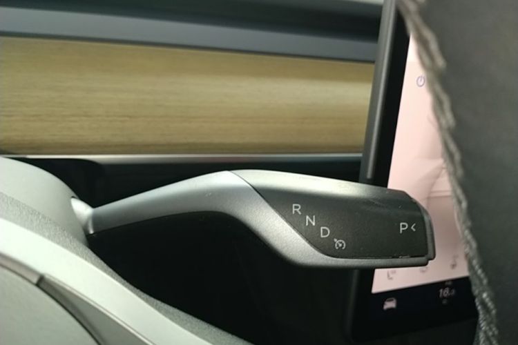 Tesla Model Y 2023 #14 Tesla Model Y 2023 car image #14