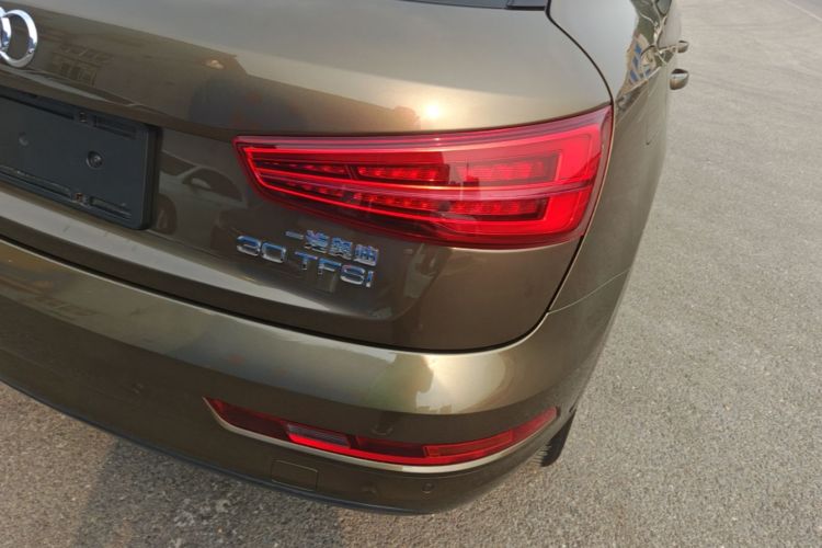 Audi Q3 2019 car image #8