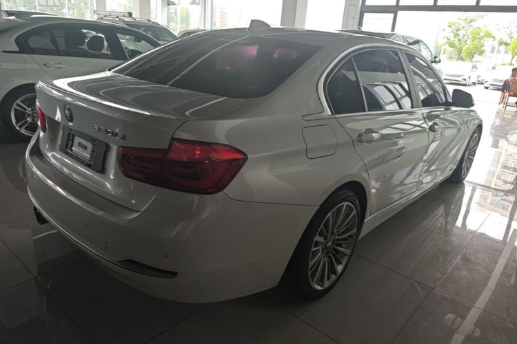 BMW 3 Series 2018 car image #7