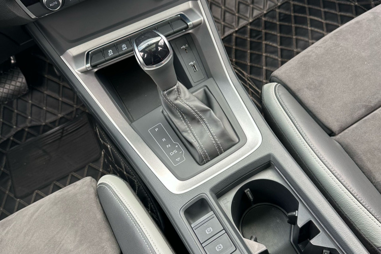 Audi Q3 2019 #20 Audi Q3 2019 car image #20