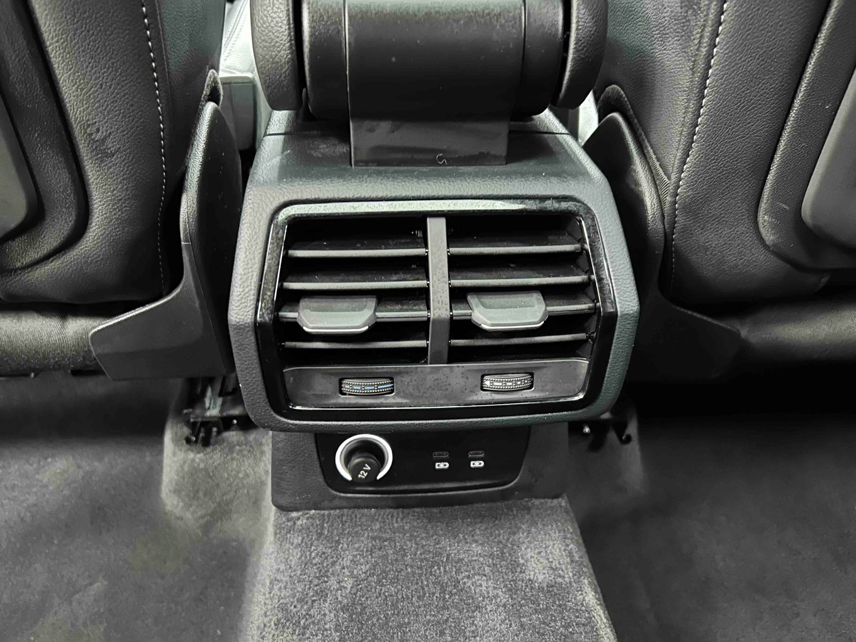 Audi Q3 2022 car image #11
