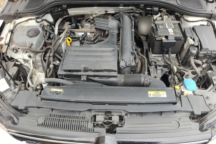 Volkswagen Golf 2023 car image #18