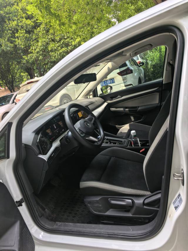 Volkswagen Golf 2023 car image #7