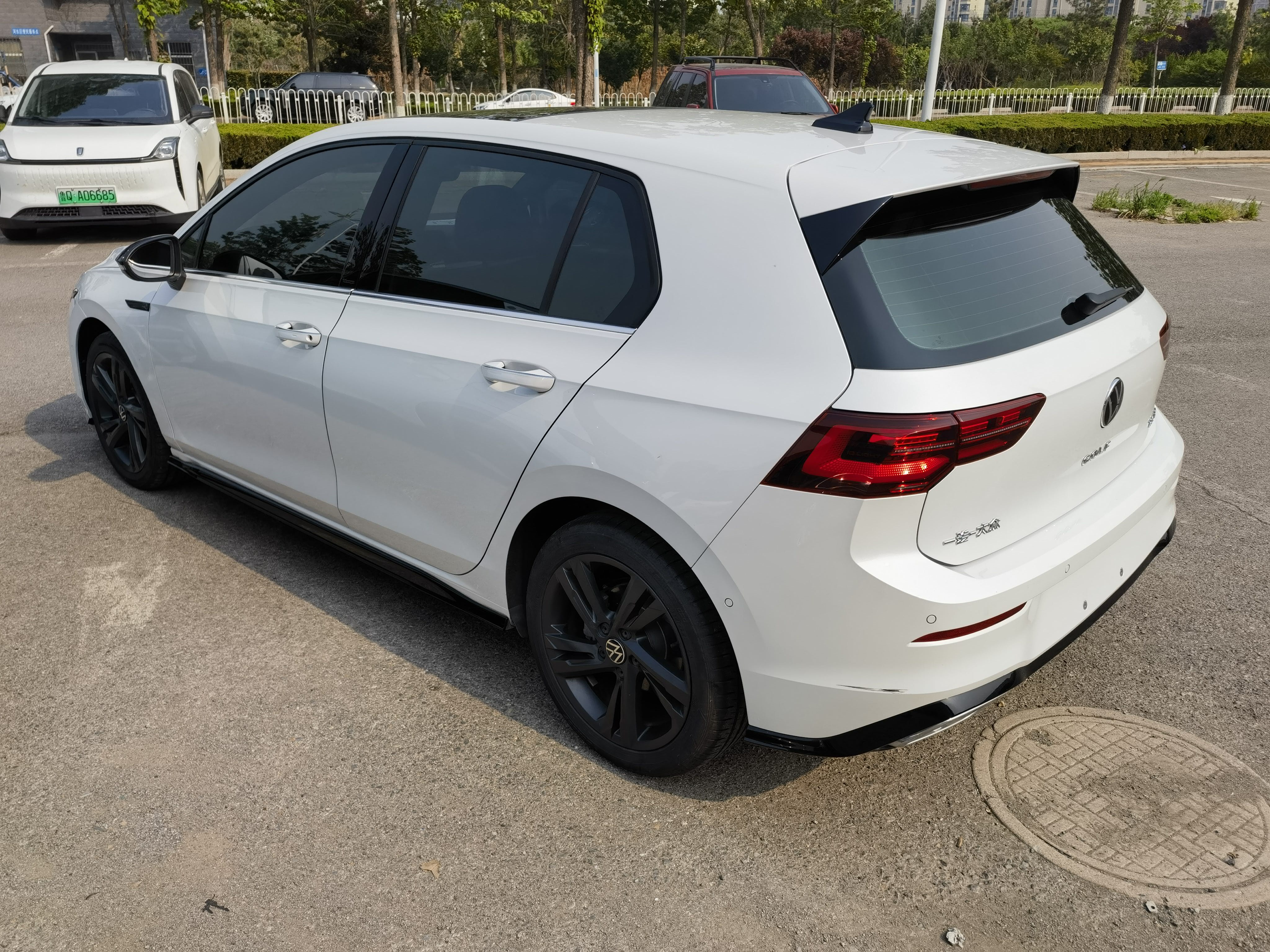 Volkswagen Golf 2023 car image #4