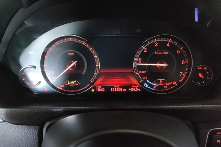 BMW 3 Series 2018 imagem de carro #12