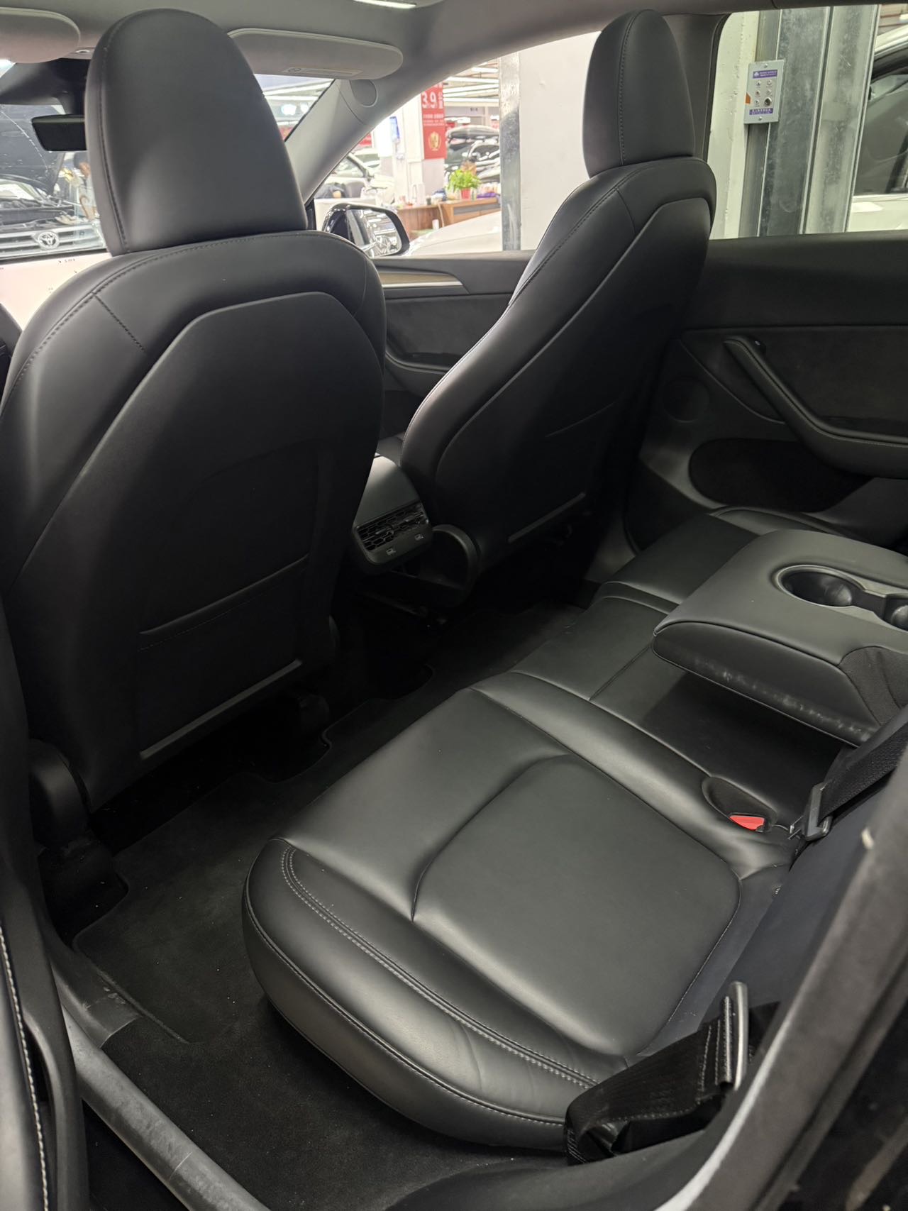 Tesla Model Y 2023 car image #4