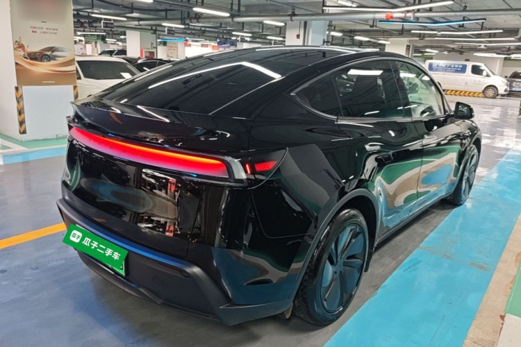 Tesla Model Y 2025 #7 Tesla Model Y 2025 car image #7