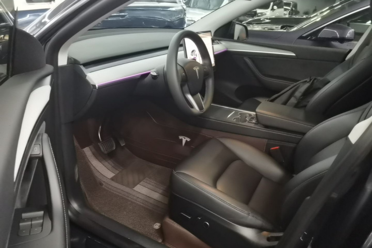 Tesla Model Y 2024 #16 Tesla Model Y 2024 car image #16