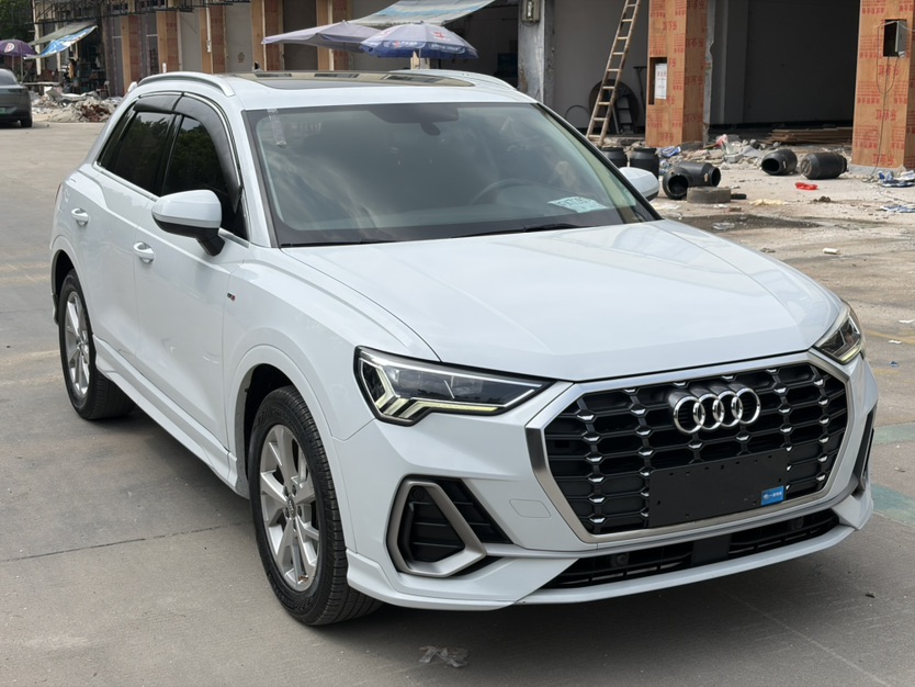 Audi Q3 2020 car image #3