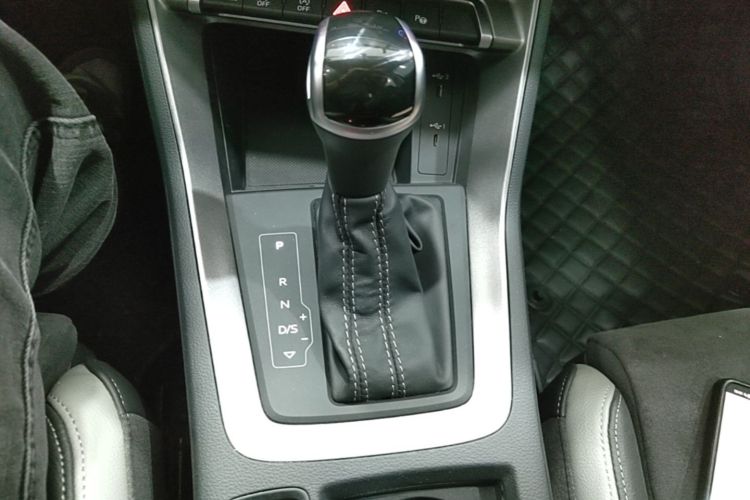 Audi Q3 2023 car image #14