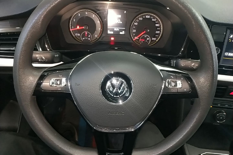 Volkswagen Lavida 2018 car image #11